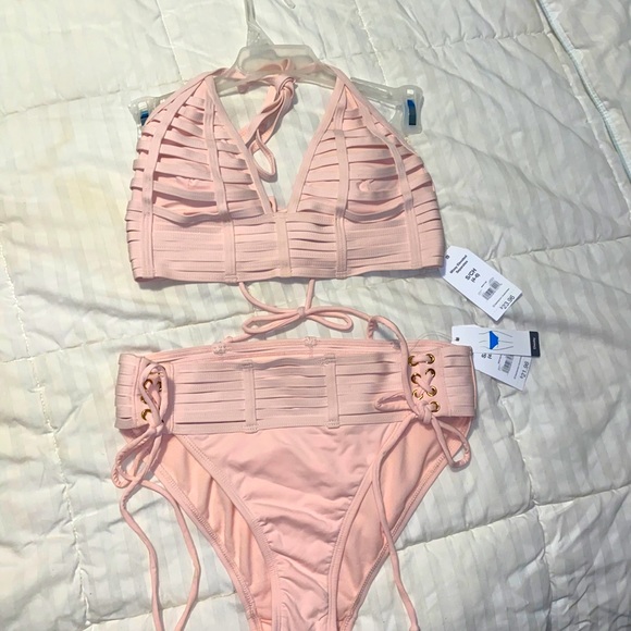 Bikini - Picture 2 of 2